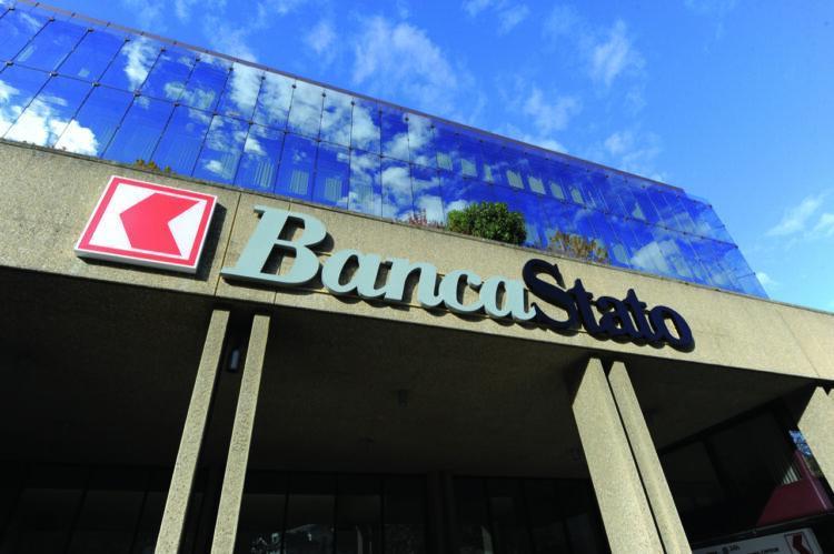Sostenibilità BancaStato Risultati finanziari BancaStato 2025: utile di gruppo a 60,1 milioni e 57,4 milioni versati al Cantone. Crescono crediti ipotecari e patrimoni gestiti nonostante il contesto di mercato difficile. sostenibilità aziendale bancastato L’istituto ticinese chiude i primi sei mesi con utili in calo rispetto al biennio eccezionale 2023-2024, ma in crescita sul lungo periodo. Fiducia della clientela e stabilità patrimoniale restano i punti di forza