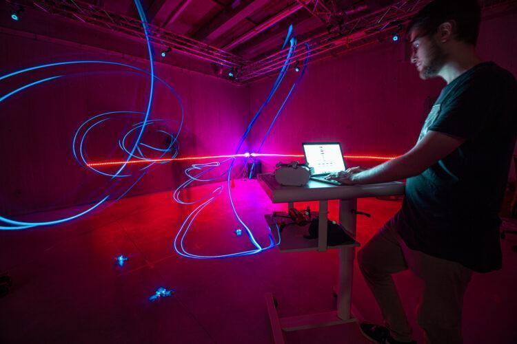 Intelligenza artificiale e robotica, due ricerche SUPSI tra Davos e le reti del futuro Dal robot batterista LARO