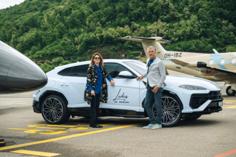 Ladies in Motion, 3 pagine Testatina: Lamborghini Urus SE