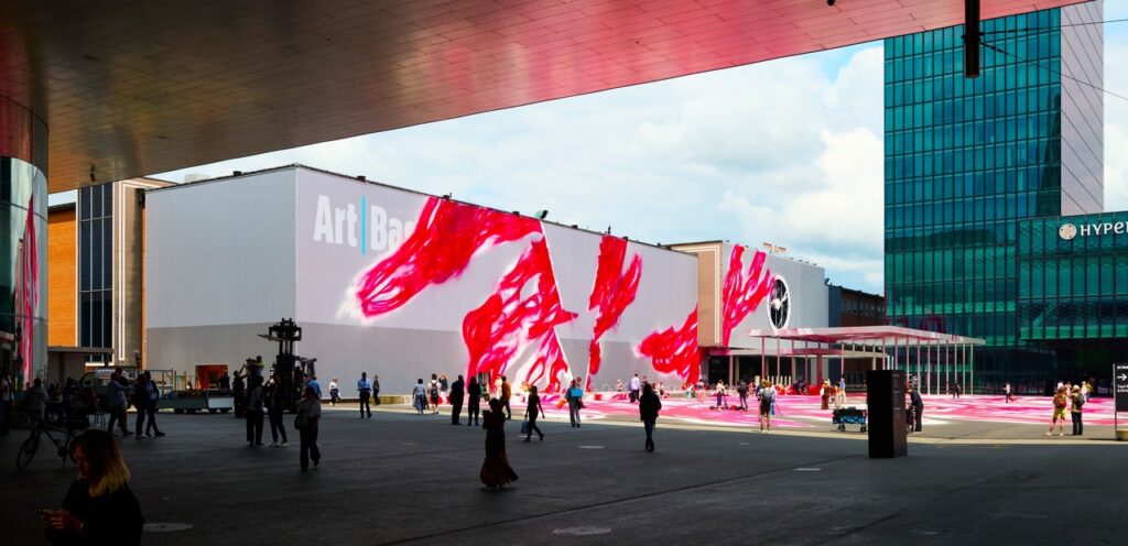 Art Basel 2025: il mercato artistico si apre a nuove prospettive, superando le incertezze della geopolitica