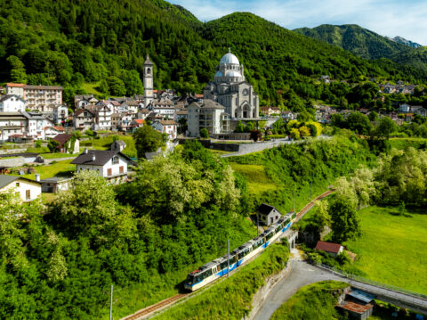 In treno in mezzo alla natura: il Ticino incontra la Val d'Ossola con "Tones in Treno"