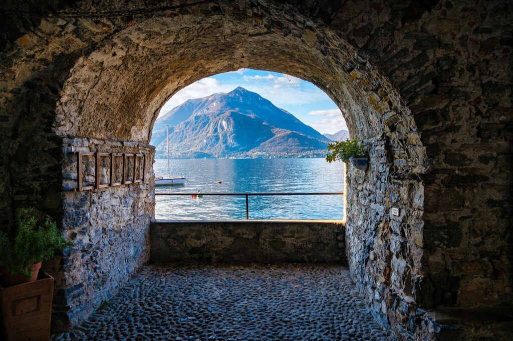 Lago di Lugano e Lago di Como: confronto fra le strategie turistiche di due perle prealpine