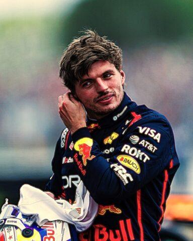 Primo è Verstappen con la Red Bull, seguito dai piloti McLarenPrimo è Verstappen con la Red Bull, seguito dai piloti McLaren