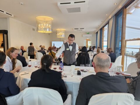 Lo Swiss Diamond Hotel di Vico Morcote, ha ospitato un evento durante il quale l'azienda Mettler Vaterlaus ha offerto l'occasione per conoscere i segreti del vitigno Garnacha, con la partecipazione di Paolo Basso, Miglior Sommelier del Mondo nel 2013, in collaborazione con Anna Valli, Presidente dei Sommeliers Regione Svizzera Italiana