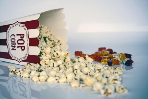 Cinema in Tasca torna al Cinema Iride di Lugano dal 22 ottobre 2025 al 14 gennaio 2026 con quattro film d’autore internazionali e una promozione con il LAC. Scopri i titoli e le date della rassegna dedicata ai film a Lugano.