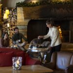 Lo Gstaad Palace riapre tra memoria cinematografica, nuovi sapori e un inverno di eventi