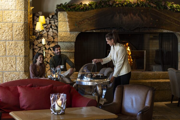 Gstaad Palace reopens amid cinematic memories, new flavors, and a winter of events.