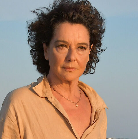 Monica Guerritore apre il suo cuore al pubblico: “La sera della prima” illumina il teatro a Chiasso