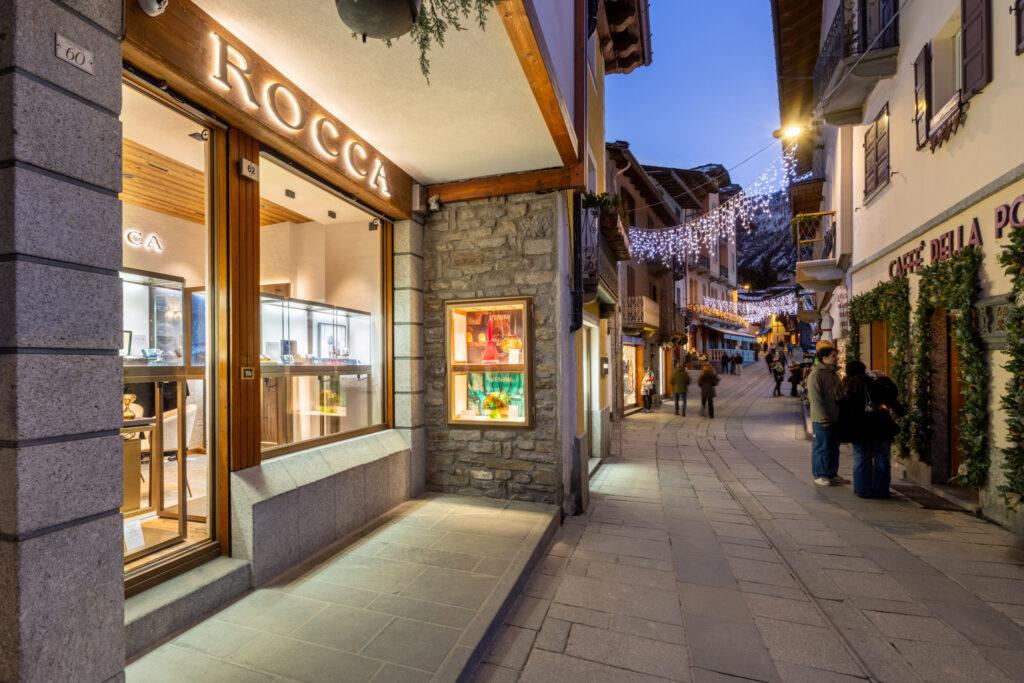 Rocca chooses Courmayeur: a new boutique combining luxury, mountains, and fine watchmaking.
