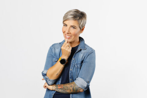 Ticinowine ha assegnato il proprio Premio 2025 alla persona o ente che nel corso dell’anno più si è distinto per il sostegno della filiera vitivinicola cantonale e il Premio alla Carriera e chi ha dedicato tutta la vita all’attività di viticoltore in Ticino. Abbiamo incontrato i due vincitori, la popolare giornalista RSI Lara Montagna e 