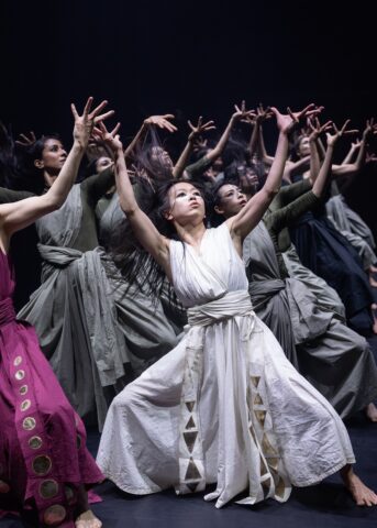 La danza internazionale a Lugano protagonista al LAC con Akram Khan Company e Thikra: Night of Remembering, tra rituali, memoria e identità contemporanea.