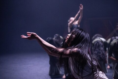 La danza internazionale a Lugano protagonista al LAC con Akram Khan Company e Thikra: Night of Remembering, tra rituali, memoria e identità contemporanea.