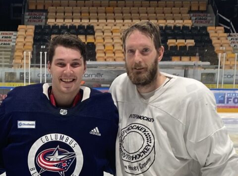 Intervista a Elvis Merzļikins, storico portiere dell’Hockey Club Lugano, attualmente testimonial e sostenitore della Fondazione HC Lugano Academy, guidata dall’avv. Massimo Pedrazzini, e Joël Vassalli, membro del Senior Management di UBS Switzerland: carriere diverse accomunate dagli anni di formazione trascorsi insieme nelle file della Sezione Giovanile dell’Hockey Club Lugano