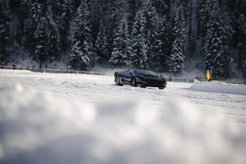 The ICE Show AG Info: www.theicestmoritz.ch Instagram: @theicestmoritz @stmoritz Official hashtag: #TheIceStMoritz #stmoritz The I.C.E. St. Moritz 2026 celebra auto storiche e hypercar sul lago ghiacciato, tra concorso d’eleganza, arte contemporanea e spettacolo.