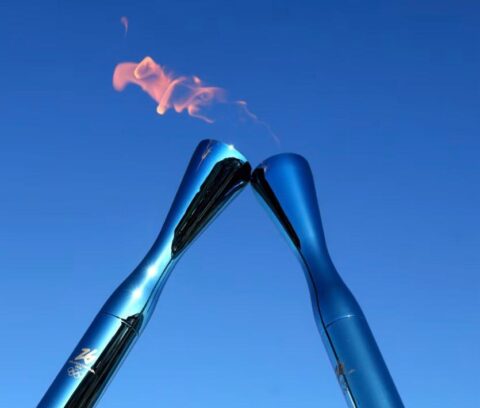 Milano-Cortina 2026: la fiaccola olimpica tra mito, tradizione, modernità 