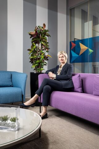 orenza Bernasconi Moser: “Sentirsi sicuri!” Un settore sensibile, dove fiducia, disciplina e tecnologia non sono optional, ma fondamento. Un settore tradizionalmente maschile, gerarchico, spesso rigido. Lorenza Bernasconi Moser, guida GRUPPO SICUREZZA