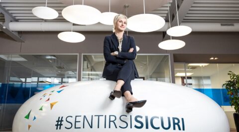 orenza Bernasconi Moser: “Sentirsi sicuri!” Un settore sensibile, dove fiducia, disciplina e tecnologia non sono optional, ma fondamento. Un settore tradizionalmente maschile, gerarchico, spesso rigido. Lorenza Bernasconi Moser, guida GRUPPO SICUREZZA