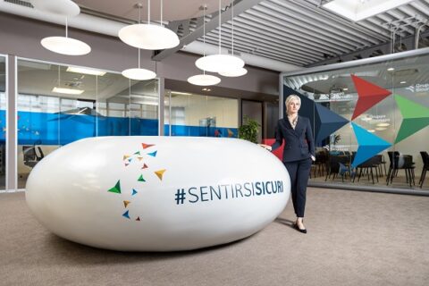 orenza Bernasconi Moser: “Sentirsi sicuri!” Un settore sensibile, dove fiducia, disciplina e tecnologia non sono optional, ma fondamento. Un settore tradizionalmente maschile, gerarchico, spesso rigido. Lorenza Bernasconi Moser, guida GRUPPO SICUREZZA