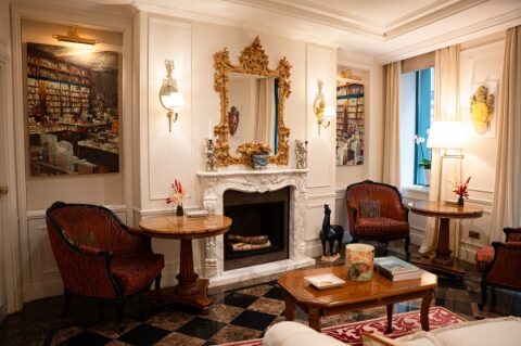 L’Hotel Splendide Royal di Parigi fa parte della Roberto Naldi Collection che vanta importanti hotel a Lugano e a Roma: è un Relais & Châteaux esclusivo a due passi dal palazzo dell’Eliseo, la residenza ufficiale del Presidente della Repubblica francese