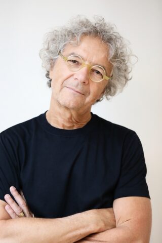 Prima Facie in Ticino debutta al LAC di Lugano dal 6 all’8 marzo: la Compagnia Finzi Pasca porta in scena il testo di Suzie Miller, tra teatro, giustizia e diritti delle donne.