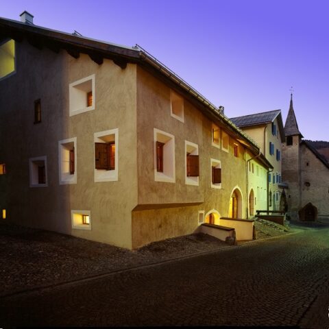 Monica De Cardenas in front of Alex Katz – November, 1992, oil on canvas, 82,5 x 230 cm