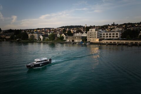 Alex Lake Zurich: nuova direzione e riapertura delle terrazze sul lago Sottotitolo Dario Salvel assume la guida dell’hotel firmato The Living Circle mentre prende il via la stagione primaverile affacciata sul lago di Zurigo