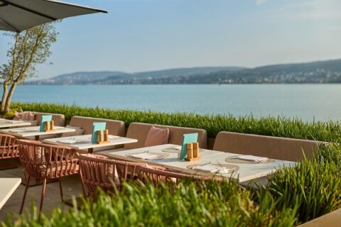 Alex Lake Zurich: nuova direzione e riapertura delle terrazze sul lago Sottotitolo Dario Salvel assume la guida dell’hotel firmato The Living Circle mentre prende il via la stagione primaverile affacciata sul lago di Zurigo Meta description Alex Lake Zurich inaugura la stagione delle terrazze e nomina Dario Salvel direttore: novità, visione e offerta gastronomica sul lago.
