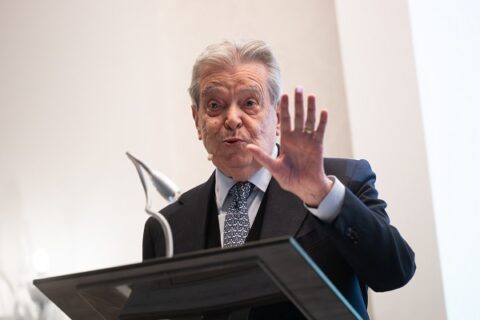 Alberto Siccardi riceve il Premio 2026 della Fondazione del Centenario: riconosciuto il suo ruolo nei rapporti economici e culturali tra Svizzera e Italia. Lugano: Fondazione del Centenario Banca della Svizzera italiana, Premio 2026 al Dr. Alberto Siccardi. Nella foto da sinistra Donato Cortesi (laudatio), Esperto fiscale ed esperto in finanza e controlling, Franco Polloni, EFG Bank, Head Switzerland & Italy Region, Alberto Siccardi, Imprenditore, Giorgio Pradelli, EFG International, Chief Executive Officer e Eugenio Brianti, Presidente del Consiglio di Fondazione. 