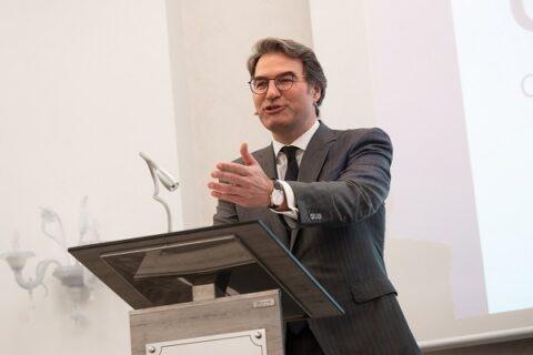 Alberto Siccardi riceve il Premio 2026 della Fondazione del Centenario: riconosciuto il suo ruolo nei rapporti economici e culturali tra Svizzera e Italia. Lugano: Fondazione del Centenario Banca della Svizzera italiana, Premio 2026 al Dr. Alberto Siccardi. Nella foto da sinistra Donato Cortesi (laudatio), Esperto fiscale ed esperto in finanza e controlling, Franco Polloni, EFG Bank, Head Switzerland & Italy Region, Alberto Siccardi, Imprenditore, Giorgio Pradelli, EFG International, Chief Executive Officer e Eugenio Brianti, Presidente del Consiglio di Fondazione. 