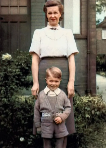 La mostra “DAVID BOWIE, mio fratello” arriva a Torino: un viaggio tra immagini e relazioni che racconta DAVID BOWIE attraverso la figura di Terry Burns.