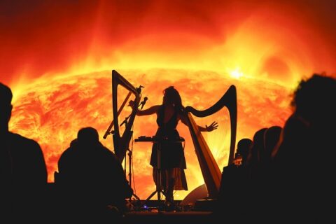 Kety Fusco è l’artista emergente tra le più originali e interessanti del panorama svizzero ed europeo di oggi. Di origini toscane, ma residente da anni a Bellinzona, produce suoni ed ambientazioni che suggeriscono la destrutturazione del suo strumento, l’arpa, evocando immagini, ambientazioni che generano una visione avanguardista dello strumento più antico del mondo