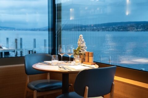 Alex Lake Zurich: nuova direzione e riapertura delle terrazze sul lago Sottotitolo Dario Salvel assume la guida dell’hotel firmato The Living Circle mentre prende il via la stagione primaverile affacciata sul lago di Zurigo Meta description Alex Lake Zurich inaugura la stagione delle terrazze e nomina Dario Salvel direttore: novità, visione e offerta gastronomica sul lago.