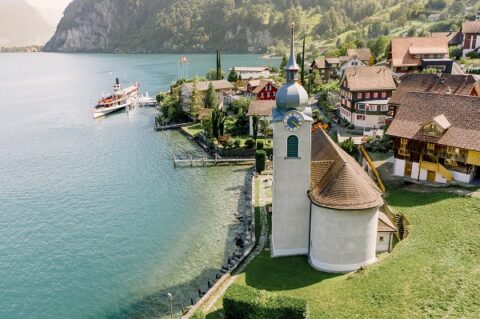 Turismo in Svizzera, la riscoperta dei luoghi vicini ridisegna la primavera 2026 Sottotitolo Tra incertezze geopolitiche e nuove abitudini di viaggio, Svizzera Turismo punta su destinazioni meno note e sul concetto di “microviaggio” Meta description Il turismo in Svizzera si orienta verso mete vicine e autentiche: la nuova campagna valorizza luoghi poco conosciuti e promuove viaggi sostenibili. markus.tschannen@switzerland.com