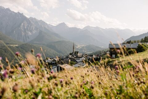 Turismo in Svizzera, la riscoperta dei luoghi vicini ridisegna la primavera 2026 Sottotitolo Tra incertezze geopolitiche e nuove abitudini di viaggio, Svizzera Turismo punta su destinazioni meno note e sul concetto di “microviaggio” Meta description Il turismo in Svizzera si orienta verso mete vicine e autentiche: la nuova campagna valorizza luoghi poco conosciuti e promuove viaggi sostenibili. markus.tschannen@switzerland.com