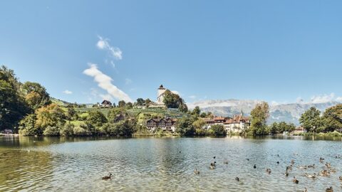 Turismo in Svizzera, la riscoperta dei luoghi vicini ridisegna la primavera 2026 Sottotitolo Tra incertezze geopolitiche e nuove abitudini di viaggio, Svizzera Turismo punta su destinazioni meno note e sul concetto di “microviaggio” Meta description Il turismo in Svizzera si orienta verso mete vicine e autentiche: la nuova campagna valorizza luoghi poco conosciuti e promuove viaggi sostenibili. markus.tschannen@switzerland.com