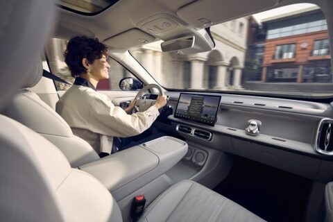 Nessun problema per la nuova Leapmotor, Leapmotor B10 Hybrid EV, vettura ibrida range extender con motore benzina che funge da generatore per la batteria