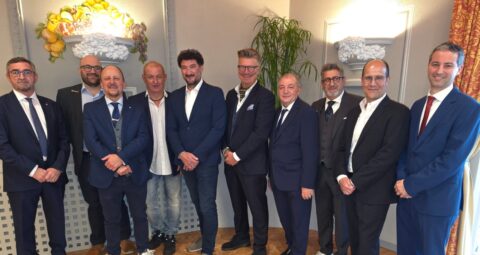 All’assemblea di GastroTicino all’Hotel Eden Roc di Ascona Massimo Suter è stato riconfermato presidente. Premiato Bruno D’Addazio con il Premio alla carriera.