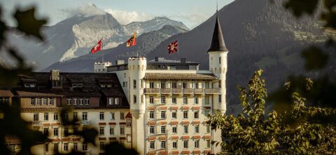 Gstaad Palace, estate 2026 tra sapori italiani, tennis e tradizioni alpine
