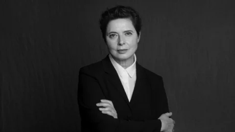 Isabella Rossellini riceverà l’Excellence Award al Locarno Film Festival 2026 L’attrice, regista e modella italiana sarà protagonista della serata inaugurale della 79esima edizione del Festival. In programma anche una conversazione pubblica e una selezione di opere che raccontano il suo percorso artistico e creativo.