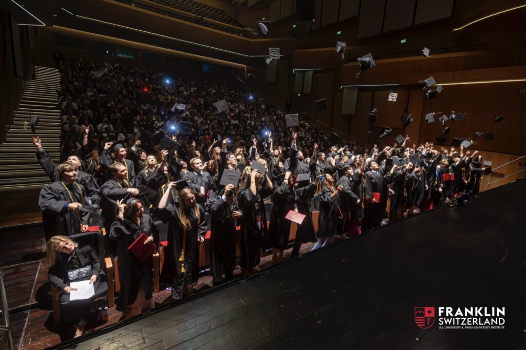 Trampolino sul futuro: l’università di Sorengo celebra i laureati del 2026 al LAC