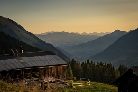 Gstaad Palace, estate 2026 tra sapori italiani, tennis e tradizioni alpine