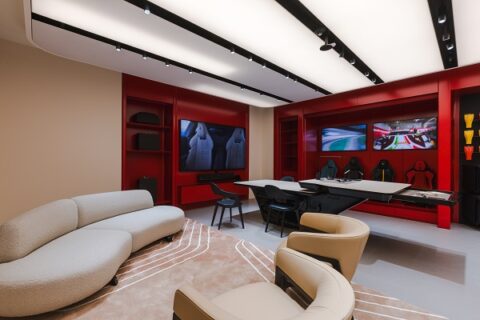 Ferrari a Sihlbrugg: inaugurata la nuova sede Kessel Auto Zug AG, la più grande d’Europa nel nuovo format del Cavallino Rampante A Sihlbrugg debutta il nuovo showroom Ferrari firmato Kessel: sette livelli, spazi dedicati alla community e prima apparizione svizzera della Ferrari Amalfi Spider