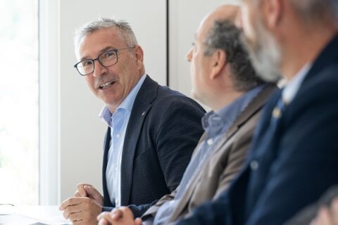 centroeventicamedo.ch Centro eventi Camedo, nuovo spazio per incontri e formazione lungo la Centovallina Sottotitolo Le FART inaugurano una struttura multifunzionale accanto alla stazione di confine: l’obiettivo è sostenere il territorio, attrarre eventi e valorizzare la mobilità ferroviaria nelle Centovalli