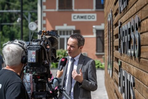 Centro eventi Camedo, nuovo spazio per incontri e formazione lungo la Centovallina Sottotitolo Le FART inaugurano una struttura multifunzionale accanto alla stazione di confine: l’obiettivo è sostenere il territorio, attrarre eventi e valorizzare la mobilità ferroviaria nelle Centovalli