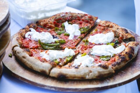 Pizza Week Switzerland 2026: la Svizzera celebra l’eccellenza della pizza contemporanea Ventuno insegne selezionate e venticinque locali coinvolti in tutta la Confederazione: dal 15 al 21 giugno torna la settimana dedicata alla cultura della pizza con eventi, collaborazioni e degustazioni