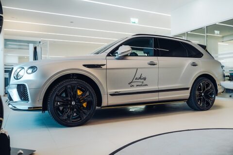 Ticino Welcome, in collaborazione con il concessionario Sports Cars Sales & Service AG di Lugano-Grancia, rivenditore ufficiale di Bentley e Lamborghini in Ticino e Simonetta Rota Agency, prosegue i suoi incontri con signore che hanno il piacere di guidare prestigiose auto di lusso e propone questa conversazione tra  Silvia Damiani, Vice-Presidente del Gruppo Damiani e Giampaolo Tenchini, collaudatore e istruttore di guida