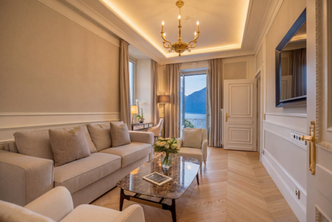 Splendide Royal Lugano rinnovamento camere” È quella che meglio intercetta la ricerca informativa in Ticino legata a: hotel di lusso a Lugano lavori di ristrutturazione / restyling interesse su Splendide Royal e “rinnovamento Splendide Royal Lugano” “camere Splendide Royal Lugano restyling
