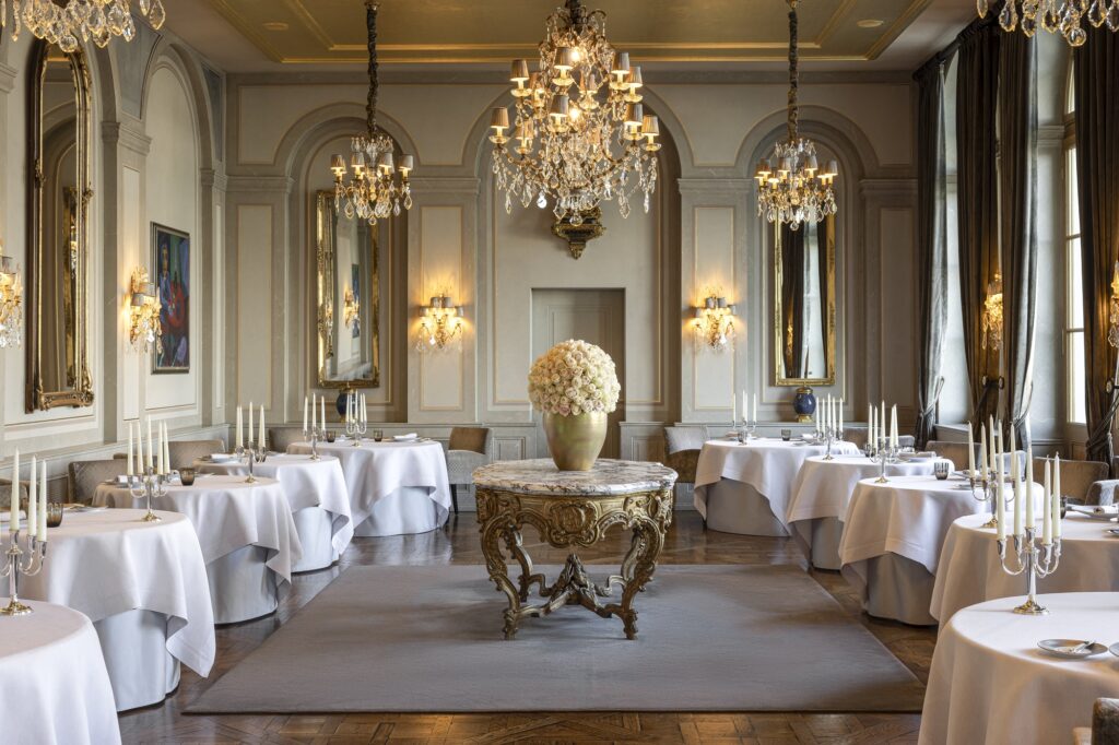 Al Grand Hotel Les TroisRois, il lusso abbraccia la storia d’Europa