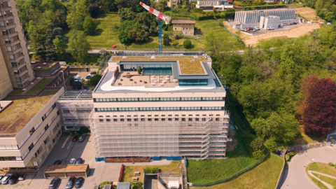 Il Direttore Massimo Manserra racconta la nuova identità del Cardiocentro Ticino: dall’integrazione nell’EOC alla nascita di un Istituto dedicato a cuore, vasi e polmoni, il Cardiocentro Ticino sta vivendo una fase di profonda evoluzione. 