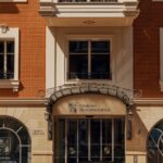 Edmond de Rothschilds neuer Hauptsitz im Fürstentum Monaco, ein einziger Raum für Privatbankwesen, edle Weine und Luxusparfümerie.